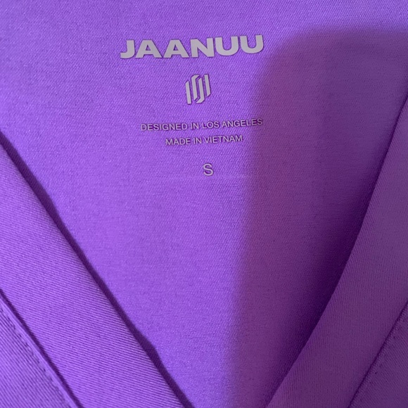 Jannuu Violet scrub top - Picture 4 of 5
